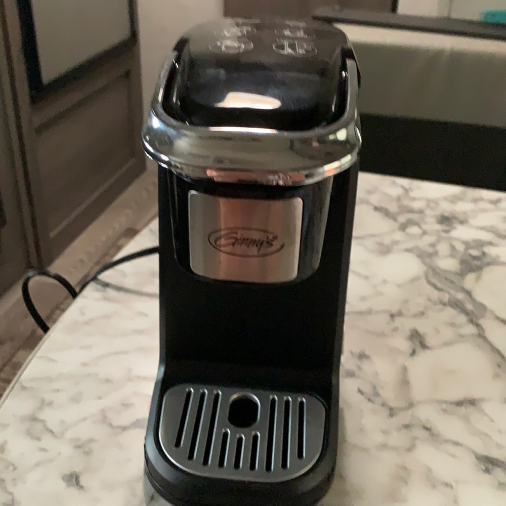 A one cup ginnys coffeehouse maker